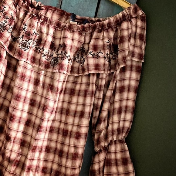 NWOT BLUE RAIN OFF THE SHOULDER PLAID TOP! - Picture 2 of 2